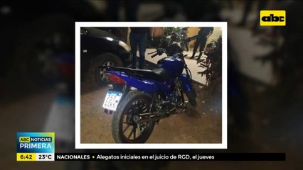 Tras persecución, robamotos abandonan moto robada
