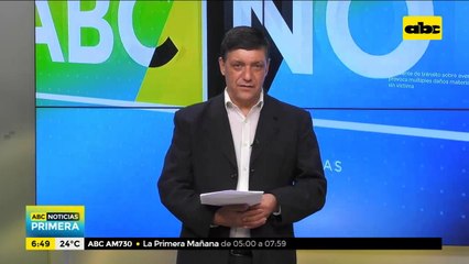 Policías de la comisaría primera distribuyen juguetes por navidad