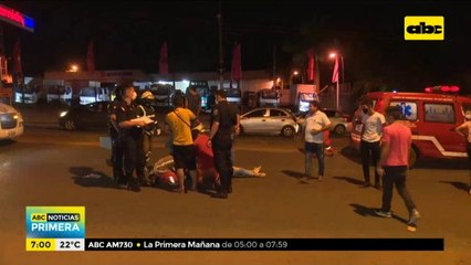 Mujer herida tras caer de una moto