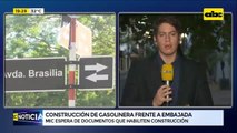 Gasolinera frente a la embajada americana