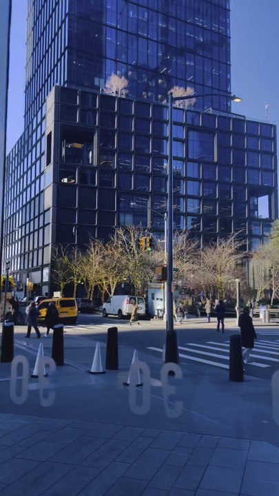 After Thanksgiving, Nelson Wang visited the Vessel Shop at Hudson Yards in Manhattan. This video was shot at 534 West 33rd Street, New York, NY 10001, on December 1, 2025.
