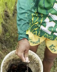 ជីវភាពជុំវិញក្លិបជនបទរបស់លោកគ្រូ ធន់ សុភា បានផ្ដល់ឲ្យ ធន់ ចាន់តាក់ រស់នៅក្នុងការចងចាំដ៏ពេញលេញនៃជីវិតរីករាយកាលពីកុមារ