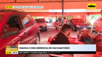 Mala organización produce largas filas en el vacunatorio de la SND