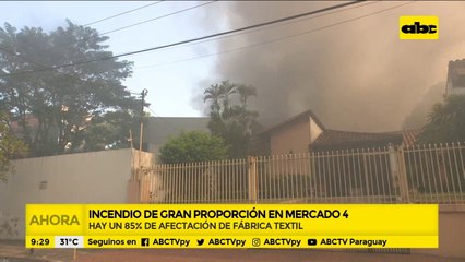 Incendio de gran proporción en fábrica textil del Mercado 4