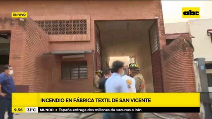 Existe peligro de derrumbe en fábrica incendiada