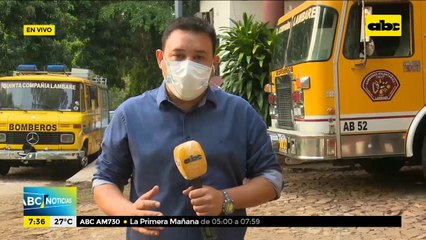 Camiones de bomberos la quinta compañía sobre "tacos"