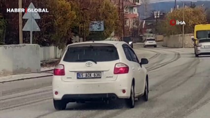 Van'da dolu yağışı şehri beyaza bürüdü