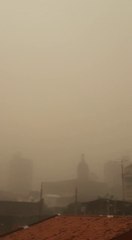 Asunción cubierta de humo por tormenta