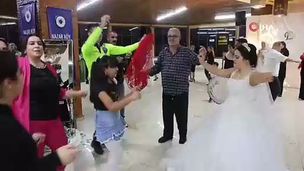 Düğün hayali gerçek olan Down Sendromlu Ezgi’nin mutluluğuna ortak olan polisler yürekleri ısıttı