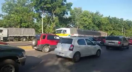 Congestión en Puente Remanso, copado de vehículos que van a Puerto Elsa