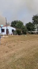 Así familias evacuan sus casas tras incendio en Pilar