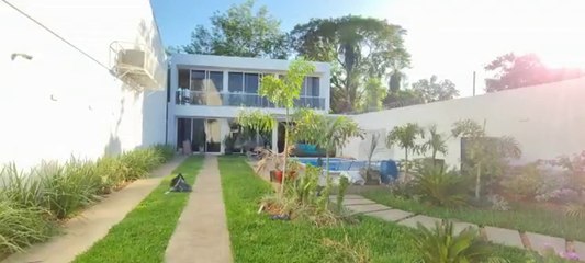 Lujosa vivienda de la hermana del pastor Insfrán