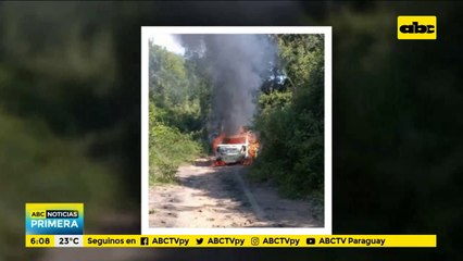 Queman automóvil con una persona adentro en Ytororó