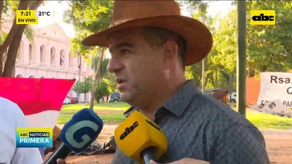 Gremios de camioneros expectantes a sesiones en el Congreso Nacional