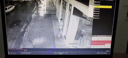 Ladrón destroza ventana de blindex para llevarse un equipo de videojuego