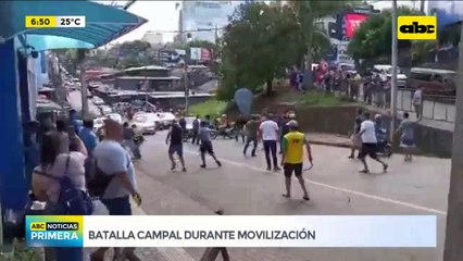 Camioneros, paseros y mototaxistas de Ciudad del Este protagonizaron una batalla campal
