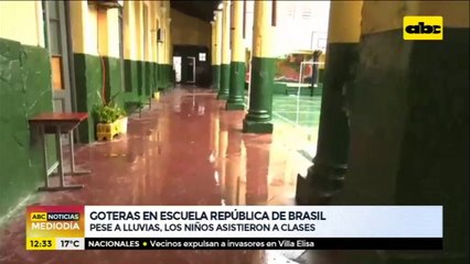 Goteras en Escuela República de Brasil - Pese a lluvias, los niños asistieron a clases