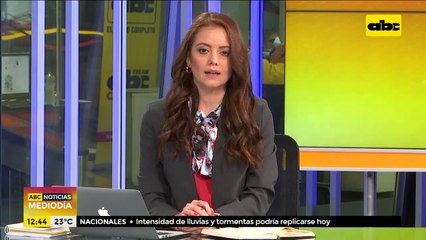 Campesinos copan el ferrocarril