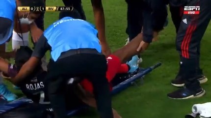 La jugada de la dura lesión de Robert Rojas