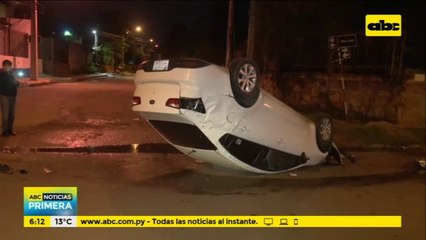 Aparatoso vuelco de vehículo, sin lesionados