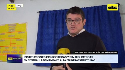 Video: Escuela desarrolla clases entre goteras