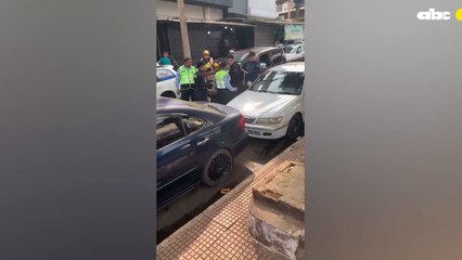 Agentes de PMT y de la Policía Nacional a los golpes en el Este