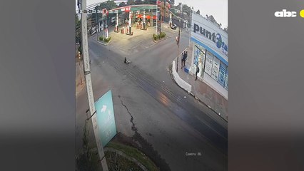 Auto Pasa En Rojo Un Semáforo Y Provoca Accidente En Fernando De La Mora