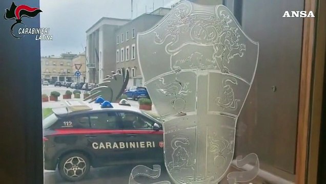 Da' fuoco a due auto della Polizia locale, arrestato un 40enne