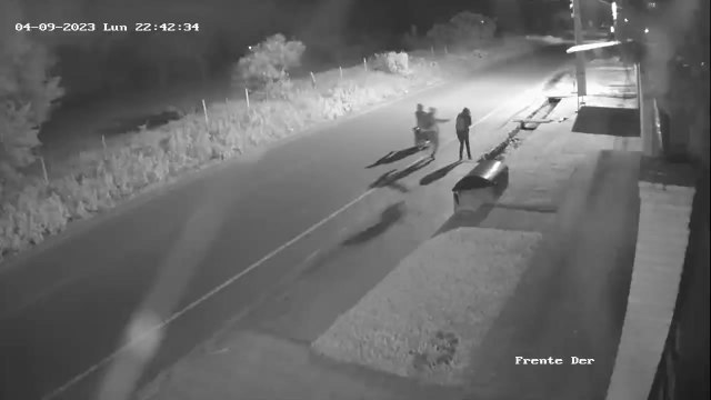 Una mujer quedó herida tras ser golpeada por un motochorro en Luque.