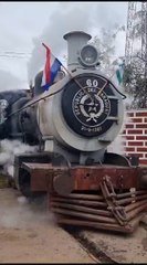 Tren a vapor “El Inglés” emociona a su paso en la ciudad de Ypacaraí