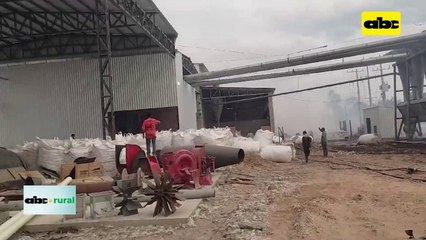 Video: fábrica procesadora de algodón sufrió incendio en el Chaco