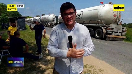Video: 20 camioneros varados desde el sábado