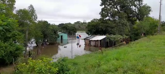 Varias familias perdieron sus pertenencias a causa del desborde del arroyo  Atinguy.