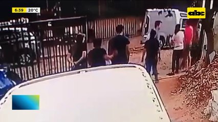 Lambaré: Vecinos terminan a los puños en disputa por lugares para estacionar