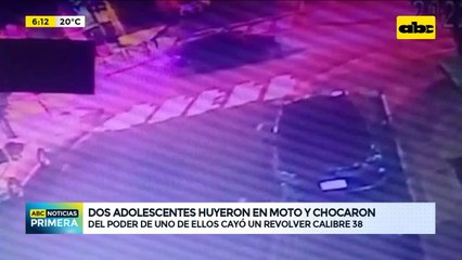 Dos adolescentes huyeron en moto y chocaron