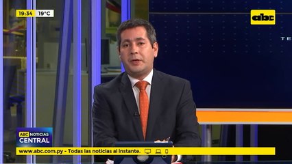 Pasajeros deben caminar para subir al bus por regulada en asunción y central