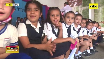 Vuelve la calidez en el día del maestro: Niños agasajaron a sus profes con bailes y regalos