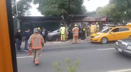 Fernando de la Mora: conductor chocó contra parada de bus