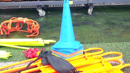 Autour de l'aire de jeu - A l'intérieur de l'intendance des clubs