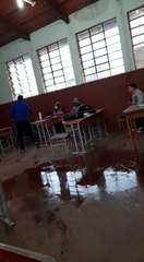 Goteras en el Colegio Defensores del Chaco de San Juan Nepomuceno.