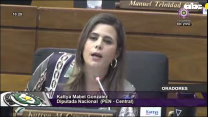 La diputada Kattya González respondió con "pericón" a críticas de Walter Harms