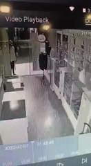 Hurtan 20 celulares nuevos de un local de ventas en Presidente Franco.