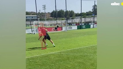 Julio Enciso en el entrenamiento del Brighton