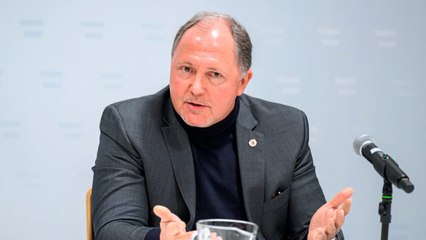 Toter in ausgebranntem Auto in Wien: Zwei Verdächtige festgenommen