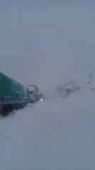 Así estaban los camioneros varados