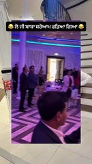 Baba ji de kam check kro zra