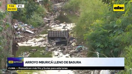 Arroyo Mburicá lleno de basura