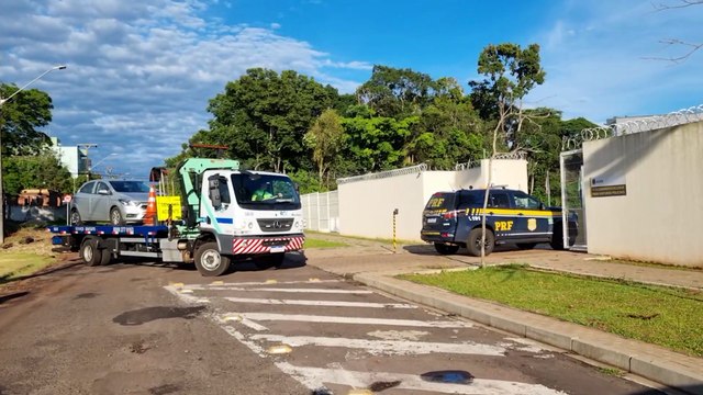 Homem com Onix carregado com maconha é preso pela PRF na BR-277; veículo estava com placas trocadas