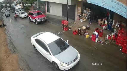 Violento asalto en el Mercado 4