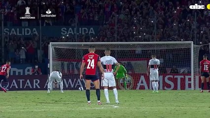 El penal errado de Claudio Aquino contra Olimpia en la copa libertadores
